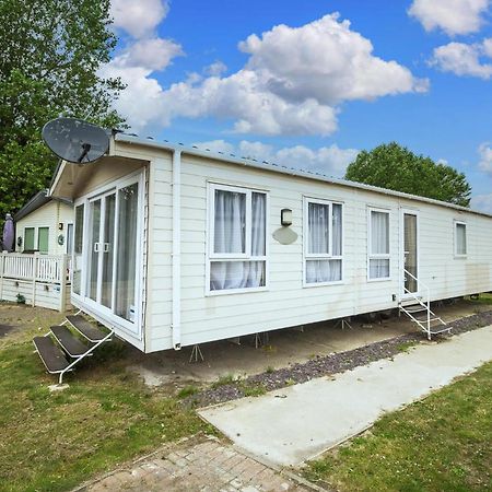 Modern 6 Berth Caravan At Highfield Grange In Essex Ref 26609P Clacton-on-Sea Extérieur photo