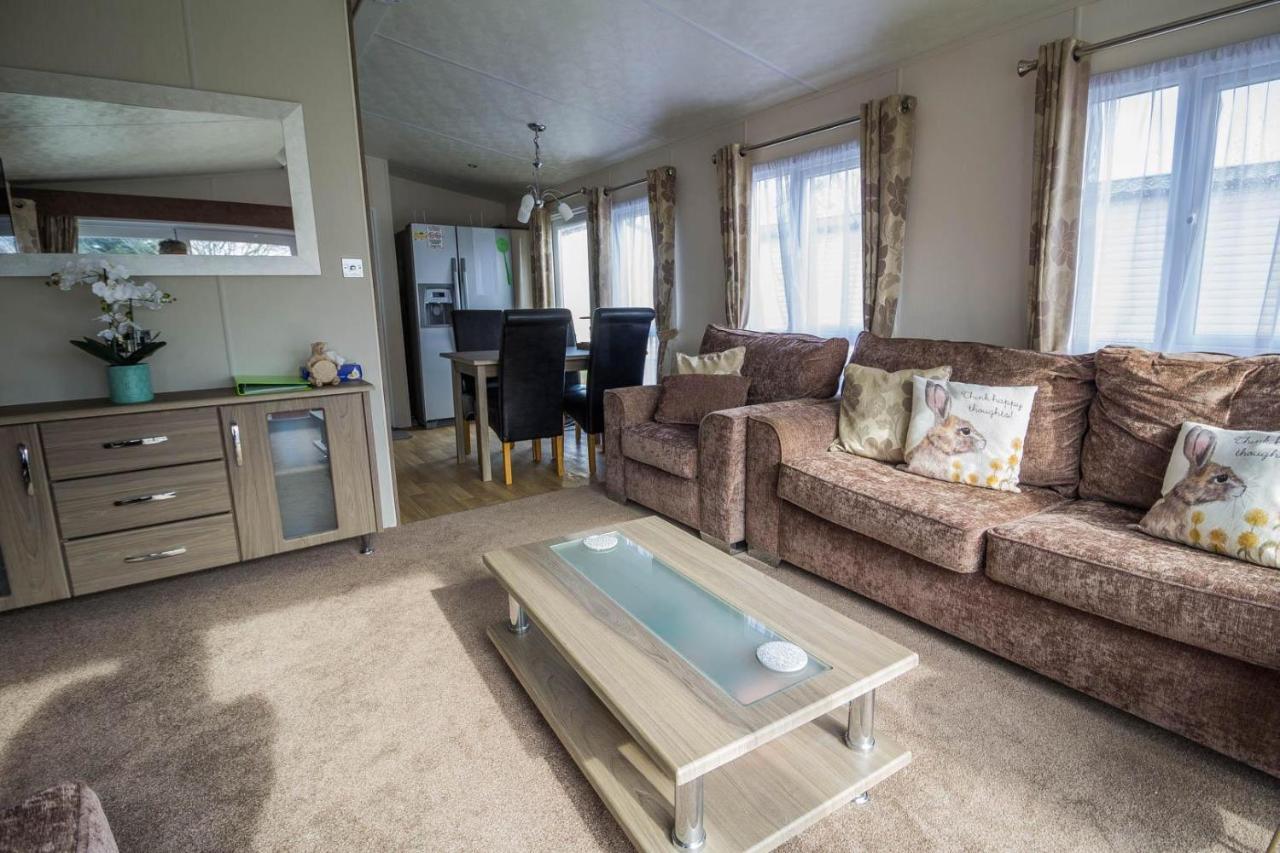 Modern 6 Berth Caravan At Highfield Grange In Essex Ref 26609P Clacton-on-Sea Extérieur photo